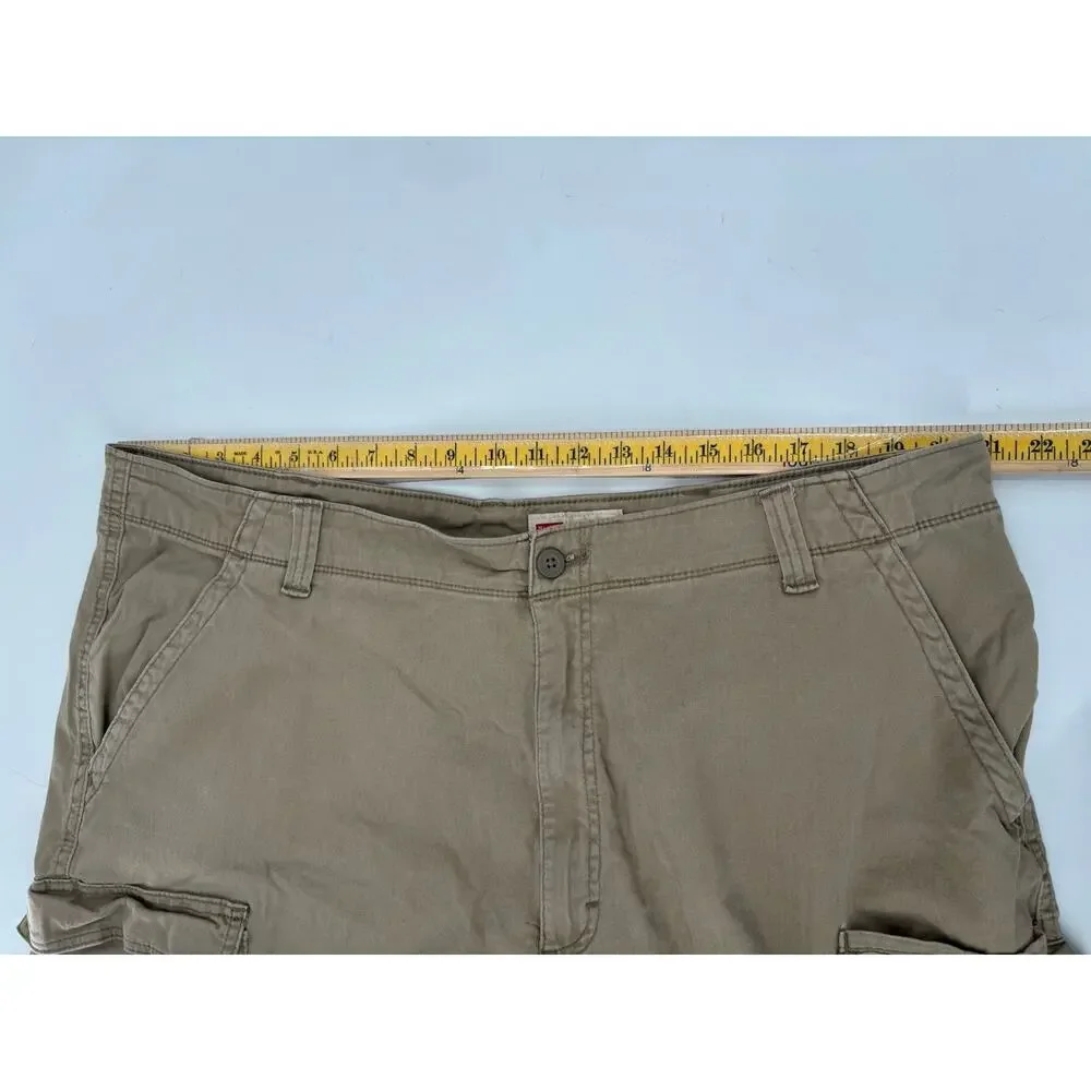 Wrangler Relaxed Fit Shorts Mens 42x10 Beige Cargo Cotton Blend Outdoor Pockets